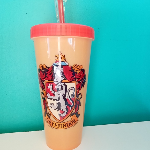 Harry Potter House Crests Color Change Plastic Gryffindor Tumbler - Picture 2 of 4